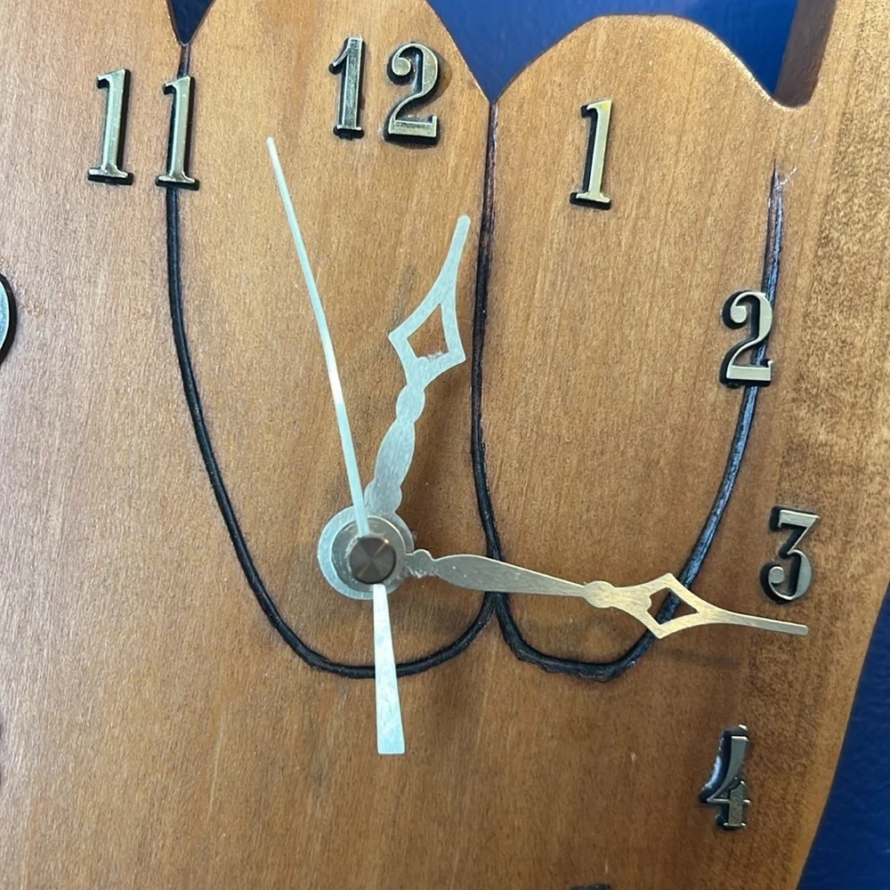 Vintage Wooden Hand Gesture Clock